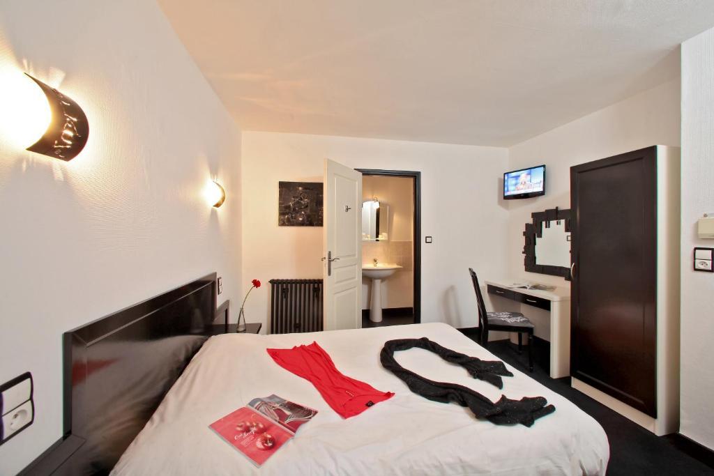 Hotel Le Coin Des Halles Cahors Kamer foto